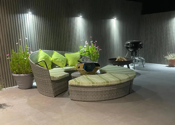 Ninky Nonk بريستول