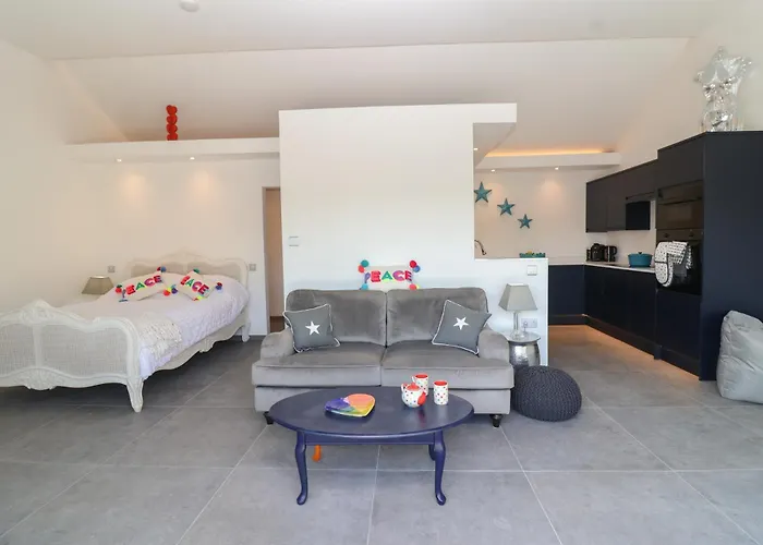 Ninky Nonk Nyaraló *